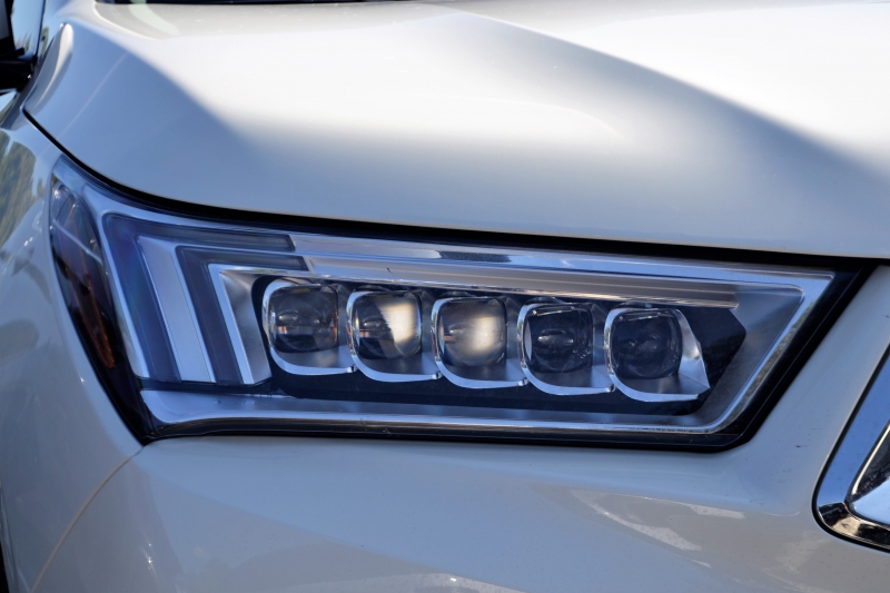 automobile-AUVARE-min_acura-headlamp-2834131